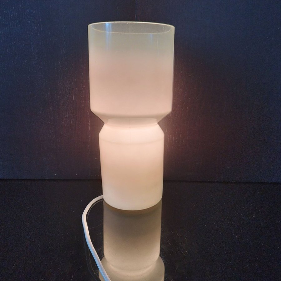 BORDSLAMPA stor modern i frostat glas