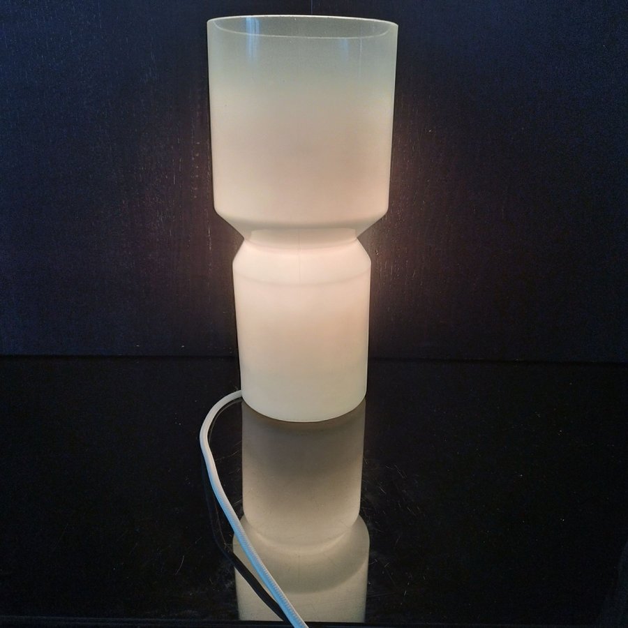 BORDSLAMPA stor modern i frostat glas