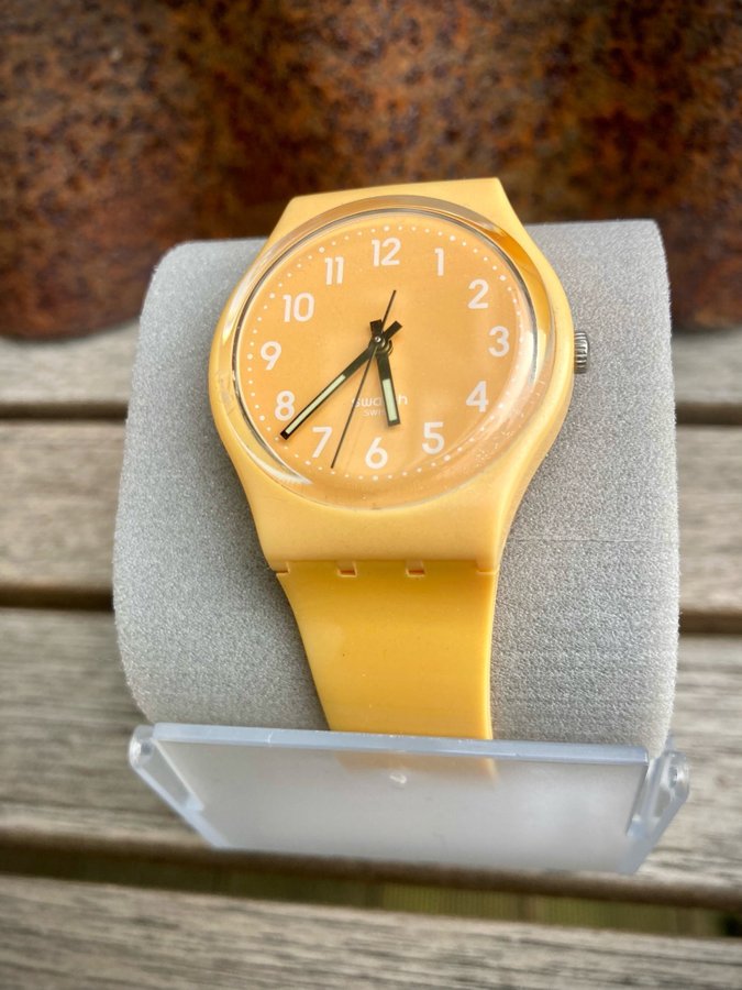 Gul retro swatch damklocka