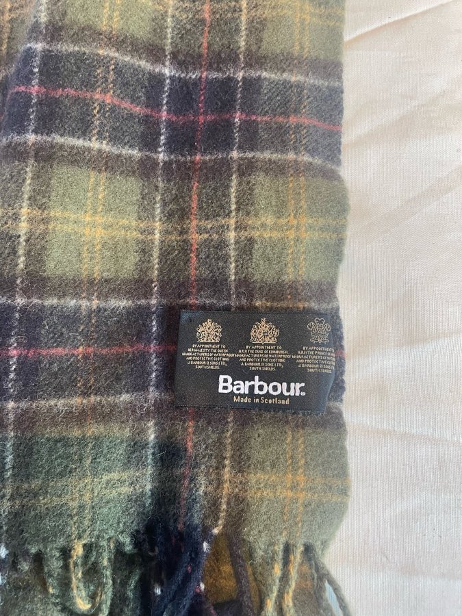 Barbour grön, svart, röd, gul halsduk