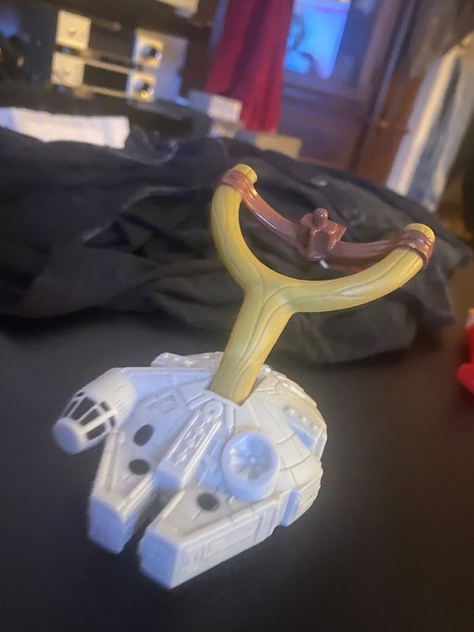 Angry birds Slingshot med Millennium Falcon Slangbella