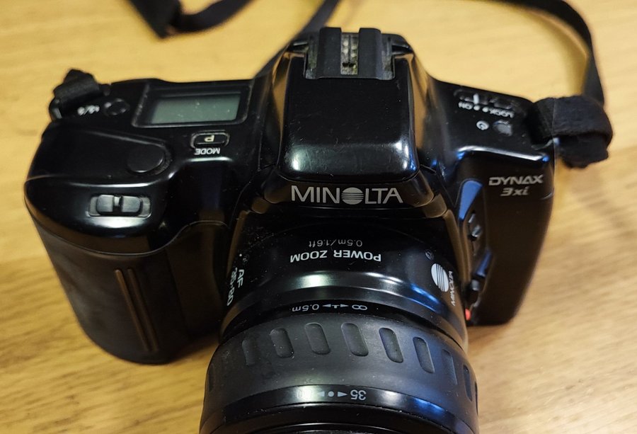 Minolta Dynax 3i med objektiv plus extra objektiv