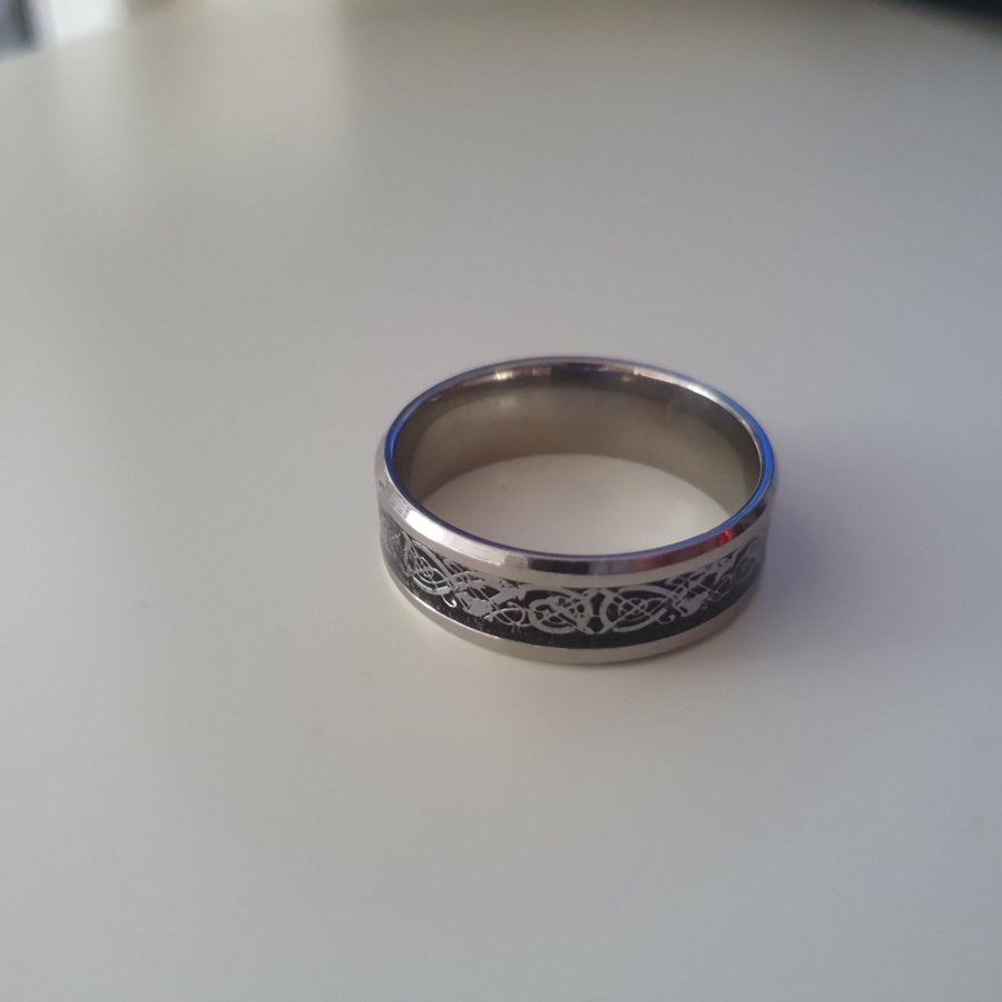 Ring med keltiskt design