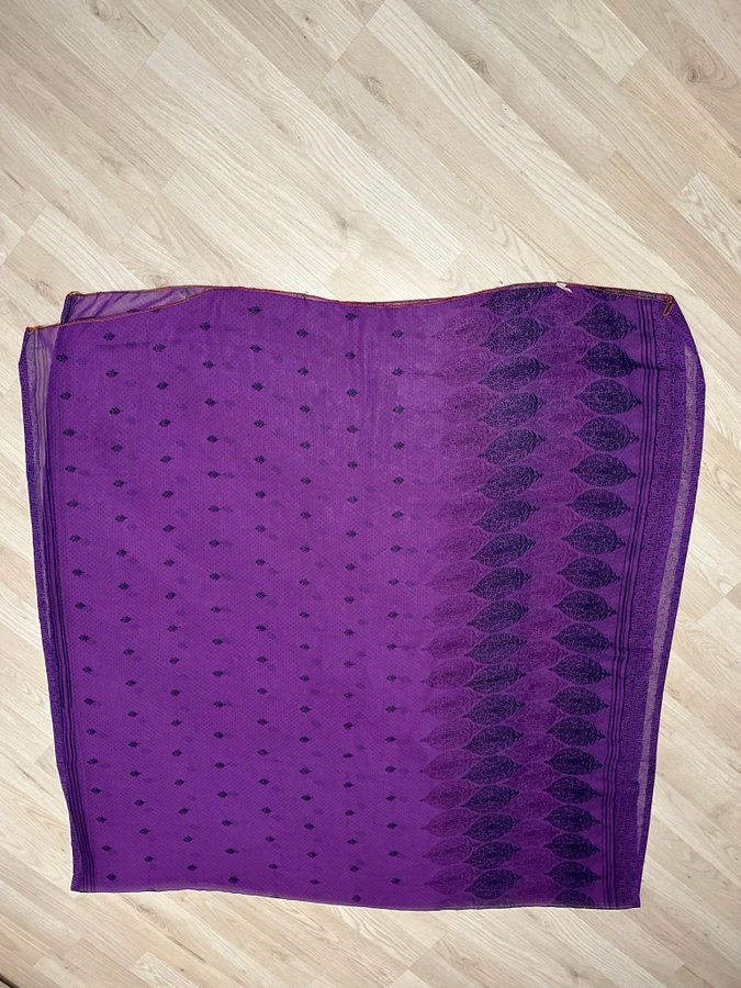 AMM lila scarf