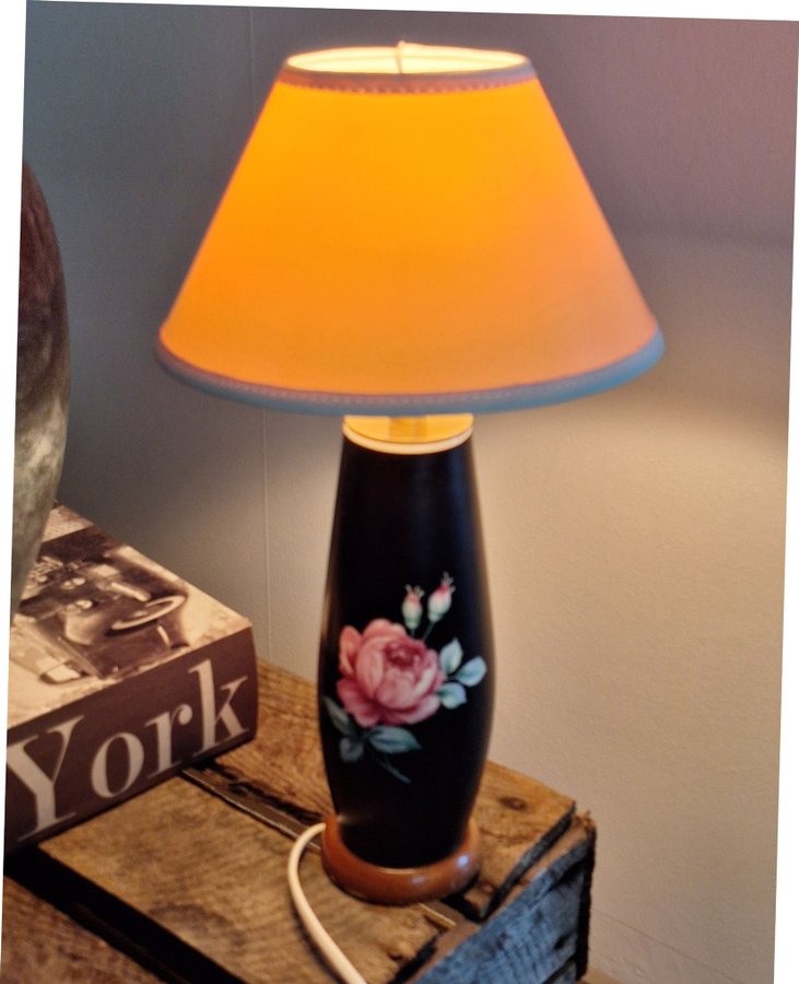 Retro Bordslampa med rosmotiv