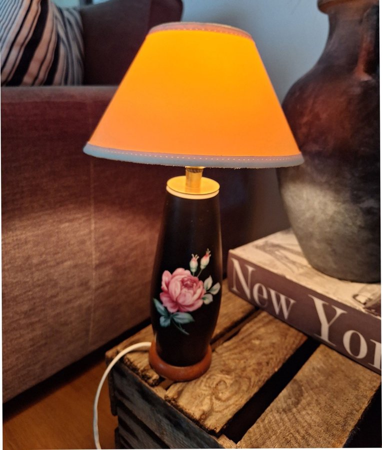 Retro Bordslampa med rosmotiv