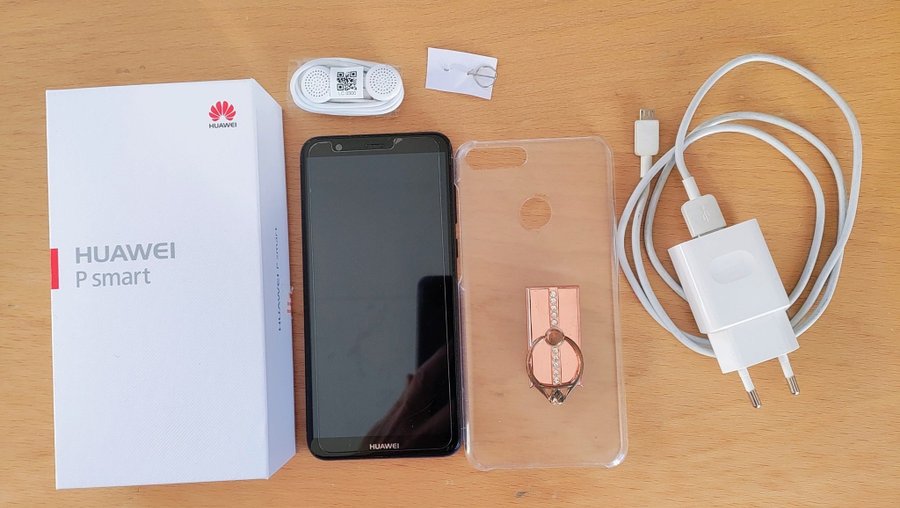 HUAWEI P SMART, 32 GB, 5,65 TUM, DUAL SIM, 143 G, ÖLÅST, ORIGINAL BOX EARPHONE