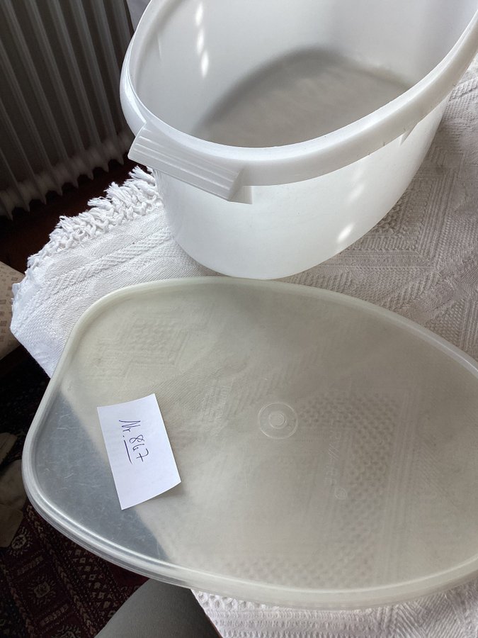 Tupperware stor burk med lock brödburk? Retro färg Bra till förvaring