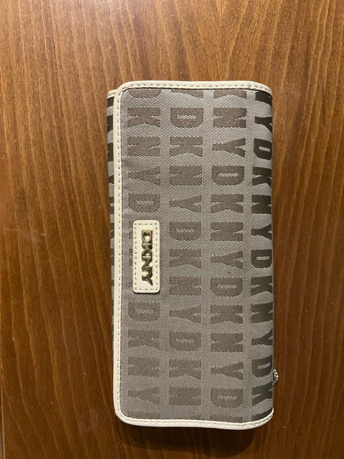 DKNY wallet