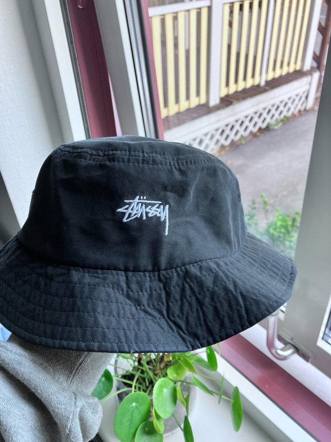 Stüssy svart bucket hat