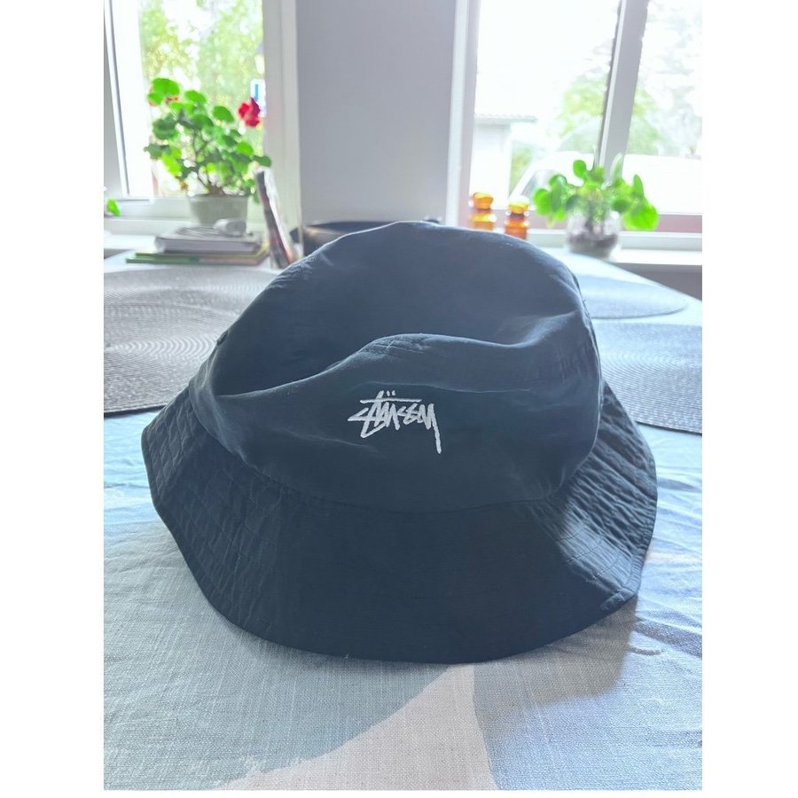 Stüssy svart bucket hat