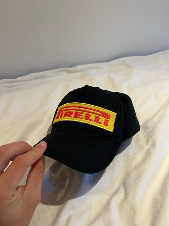 Pirelli svart keps