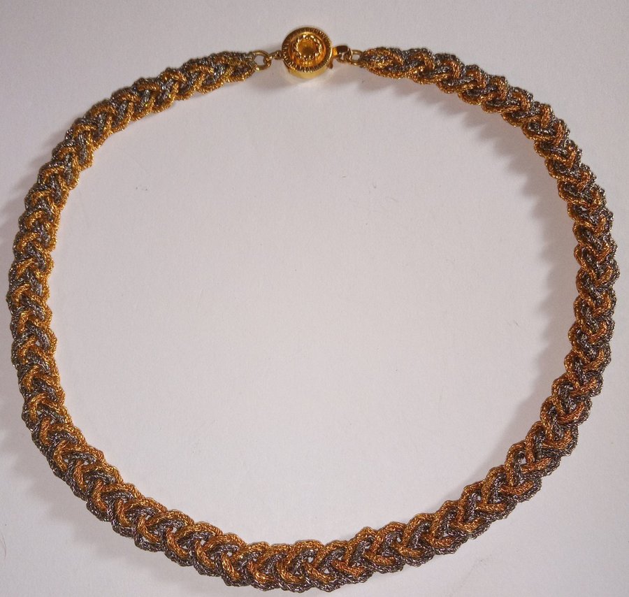 Halsband, flätade "metalltrådar", brons/guld/silver toner, ca 42cm