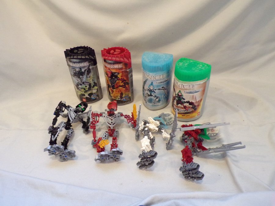 Lego Bionicle 4 figurer med burkar, ?från 2003 och 2004 (8614, 8619, 8736, 8738)