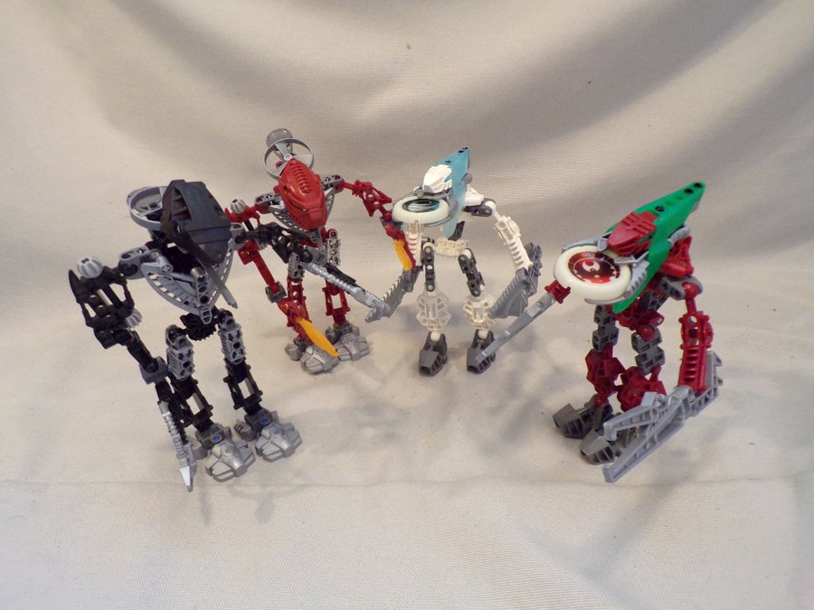 Lego Bionicle 4 figurer med burkar, ?från 2003 och 2004 (8614, 8619, 8736, 8738)