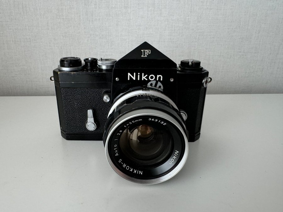 Nikon F med Nikkor-S Auto 35mm f/2.8