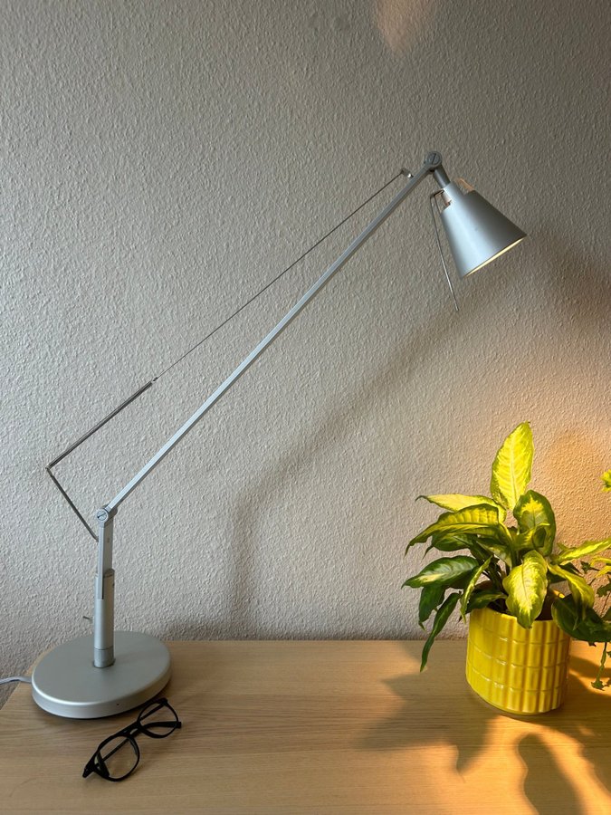 Ikea Husvik bordslampa - arbetslampa- skrivbordslampa i aluminium