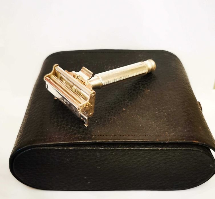 Vintage Valet Autostrop traveler set razor