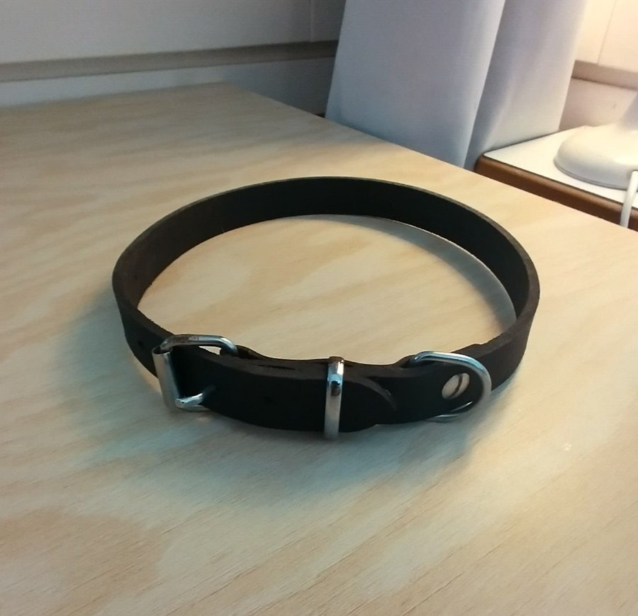 Hundhalsband i läder 55cm