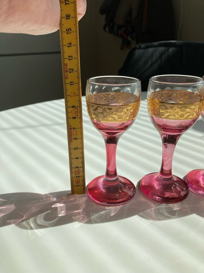 Italienska likörglas från Venedig nyskick mycket vackra 11,5 cm höga