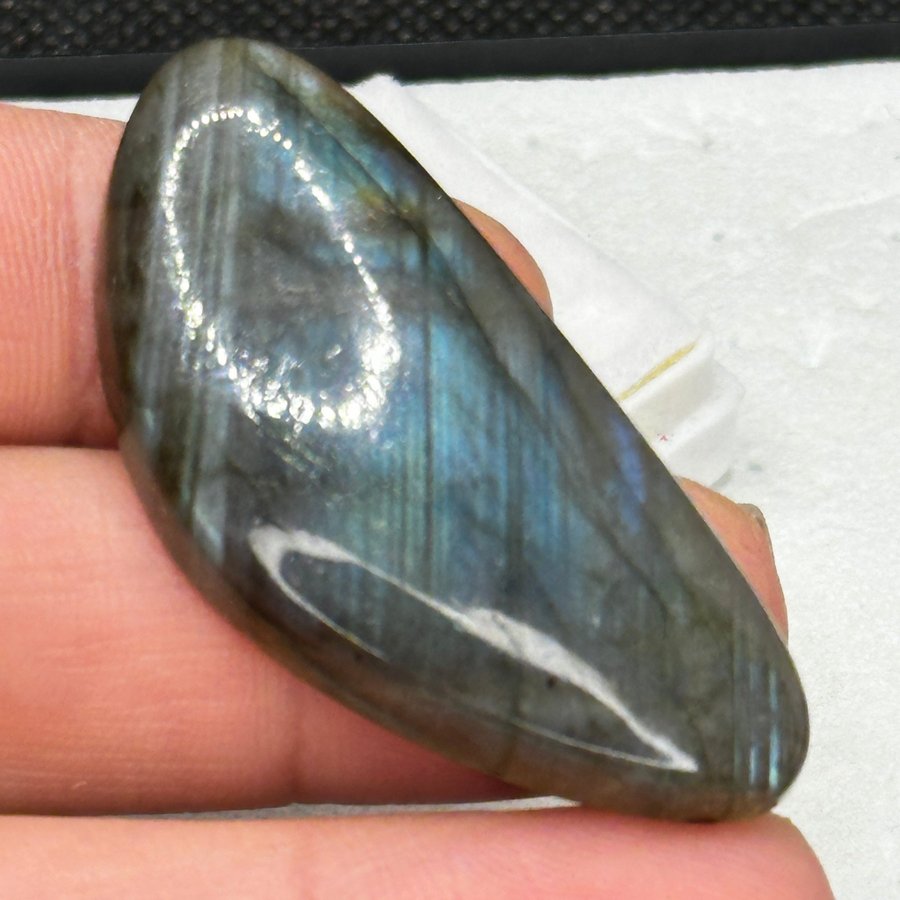 Natural Labradorite 61,60 ct