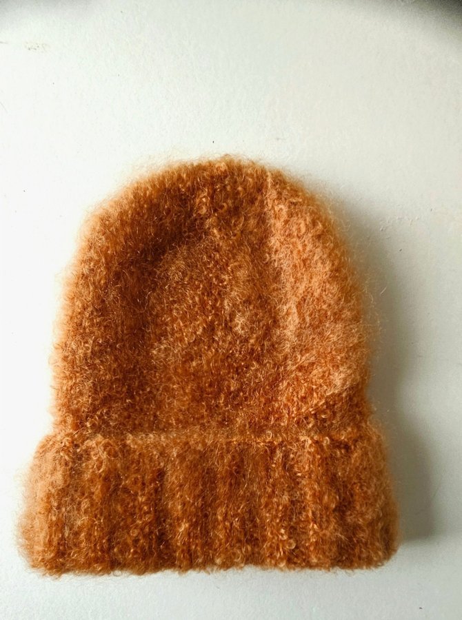 Orange mohair mössa