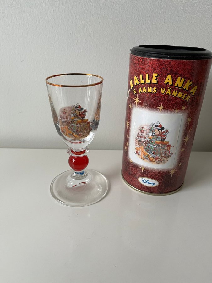 DISNEY FYRKLÖVERN SNAPSGLAS KALLE ANKA....