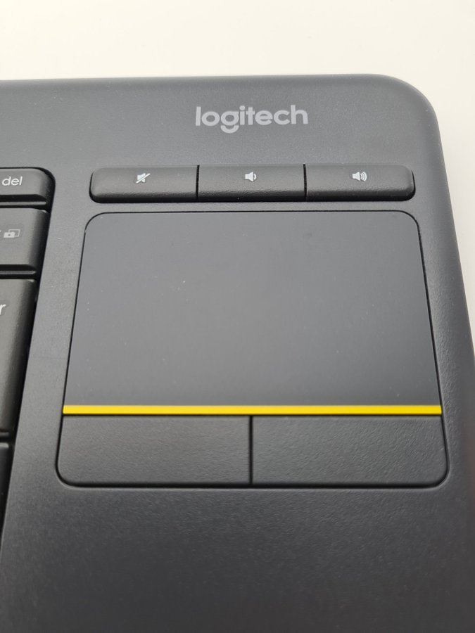 Logitech K300 tangentbord med pekplatta - för dator eller smart-tv