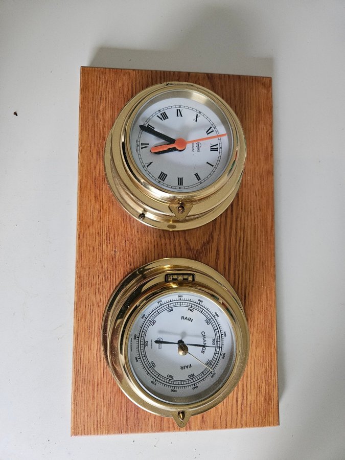 Barigo väggklocka och barometer