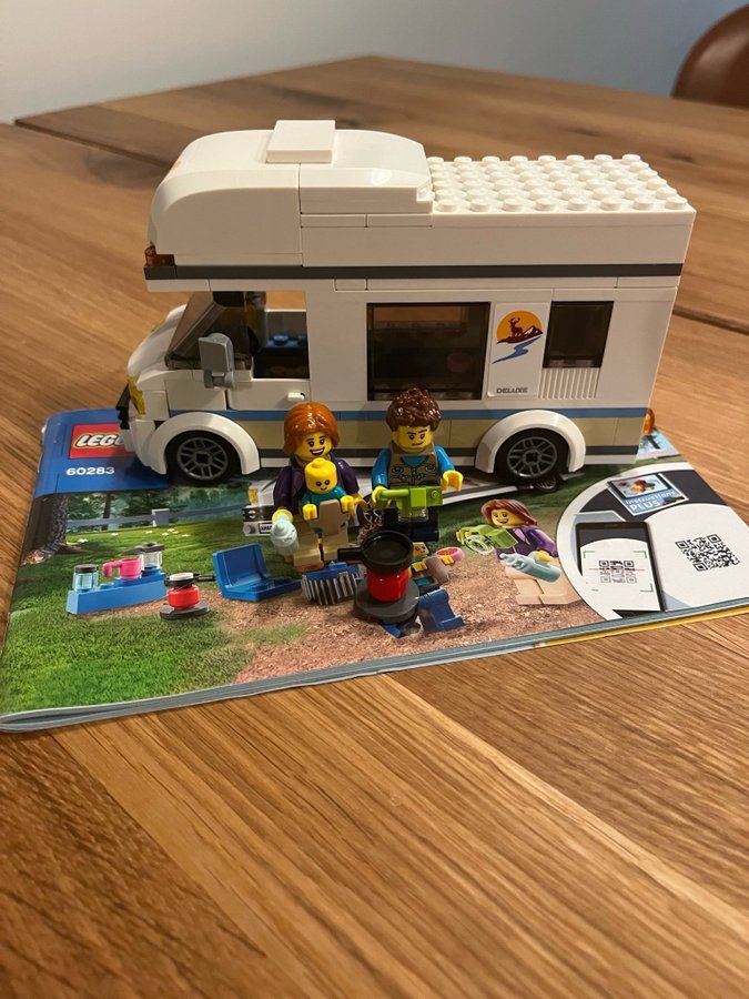 LEGO 60283 - Familjesemester i husbil