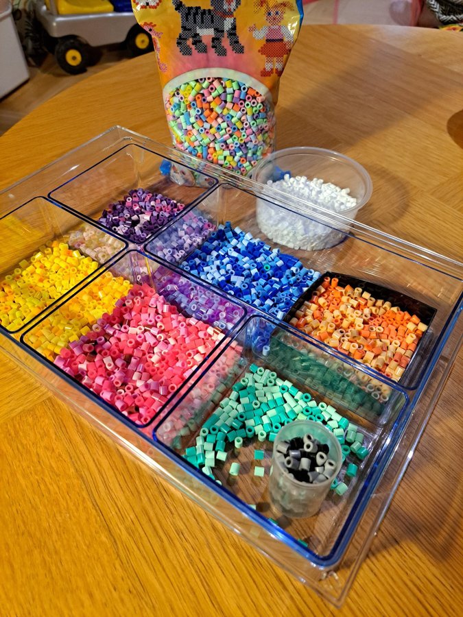 Hama pärlor 6000 st + pärlplatta