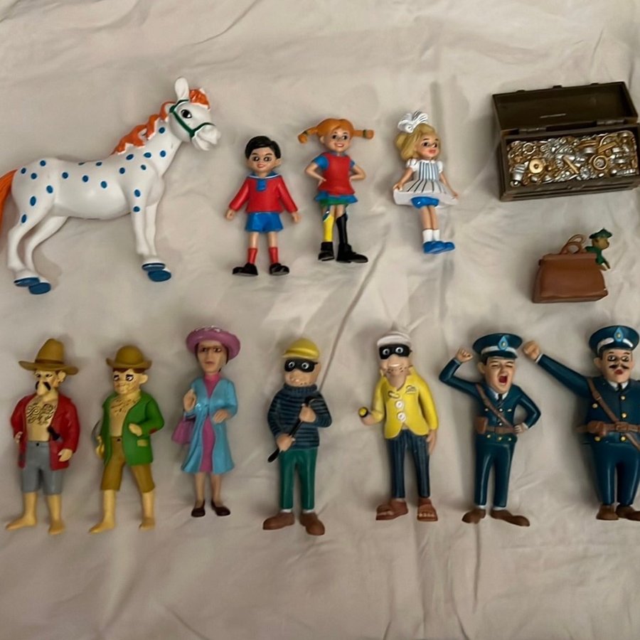 13 stycken Pippi Långstrump figurer i bra skick!