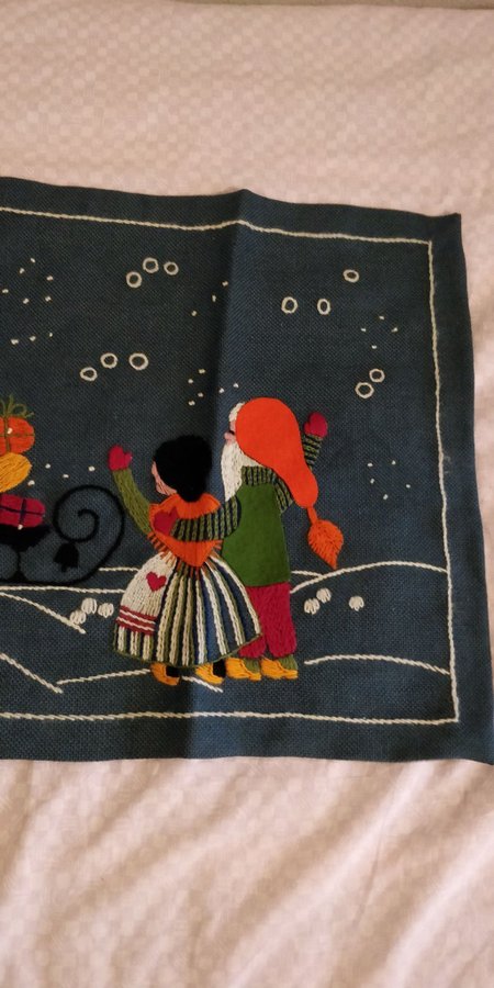 BRODERAD JULBONAD MED APPLIKATIONER häst släde tomte julklappar