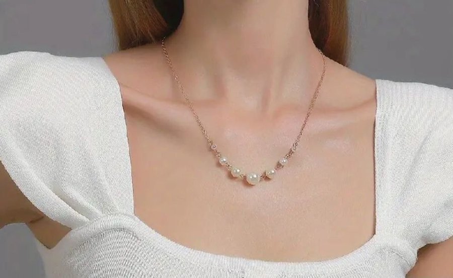 Beautiful chain necklace for girls and womens