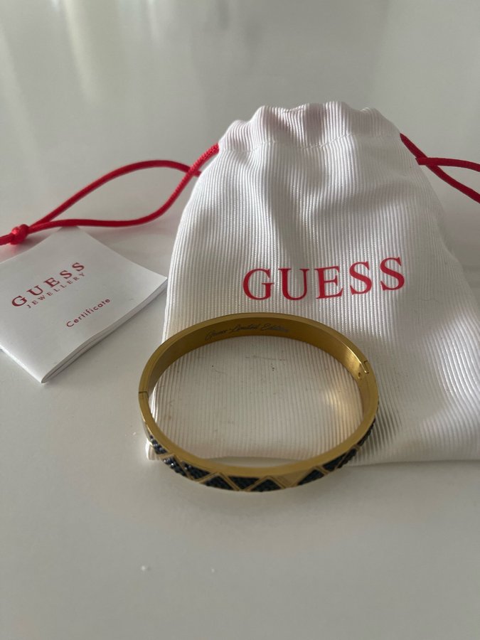 GUESS ARMBAND guld  svart