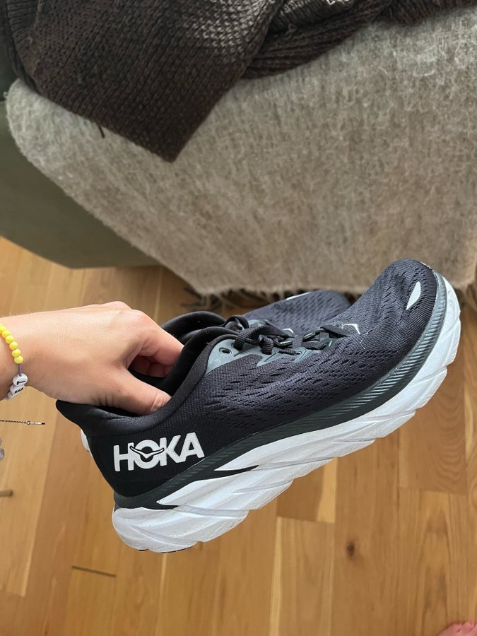 Hoka One One Clifton 8 damsko Svart