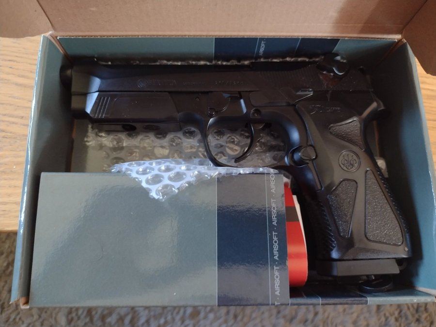 Beretta 92 FS CO2 Airsoft Pistol