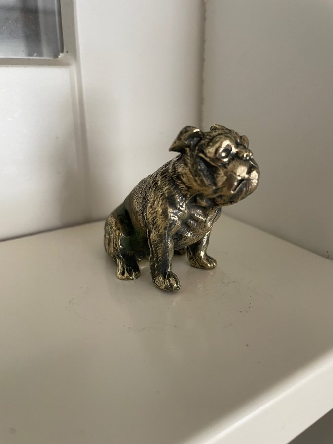 Mässing figur hund