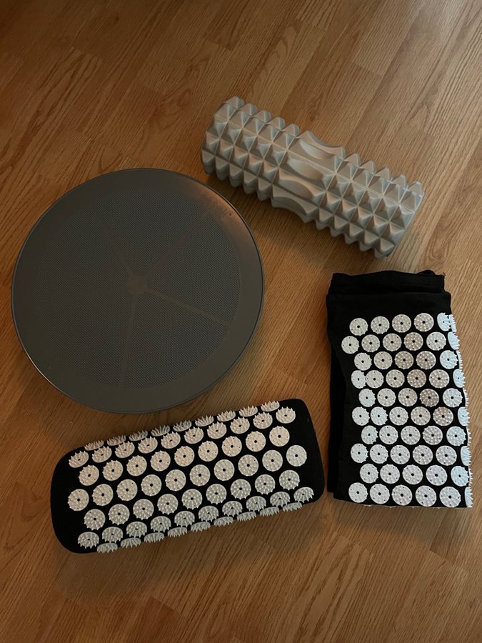 Redskap för rehab, yoga, avslappning - foamroller, spikmatta, balansbräda