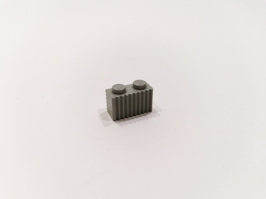 Lego - bit - modifierad - ränder - 1x2 - part 2877 - ljusgrå (old light gray)