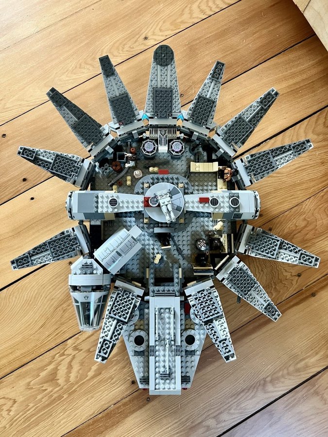 Lego Star Wars Millennium Falcon 75105