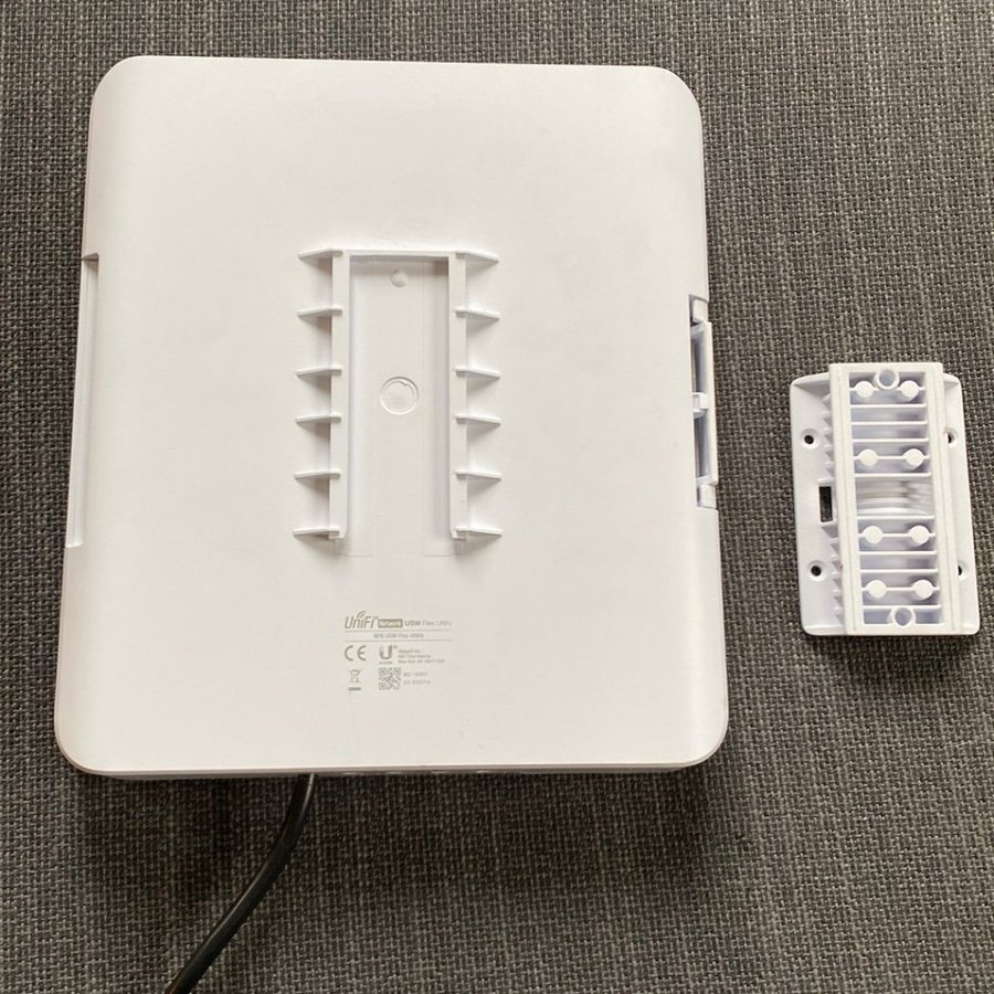 Ubiquiti UniFi Switch Flex + Utility + PoE adapter