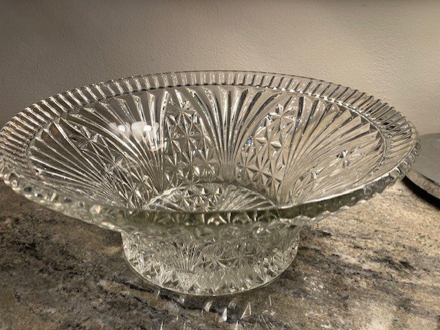 Gammal elegant stor skål i pressat glas Höjd 11 cm diameter 285 cm vikt 1934 g