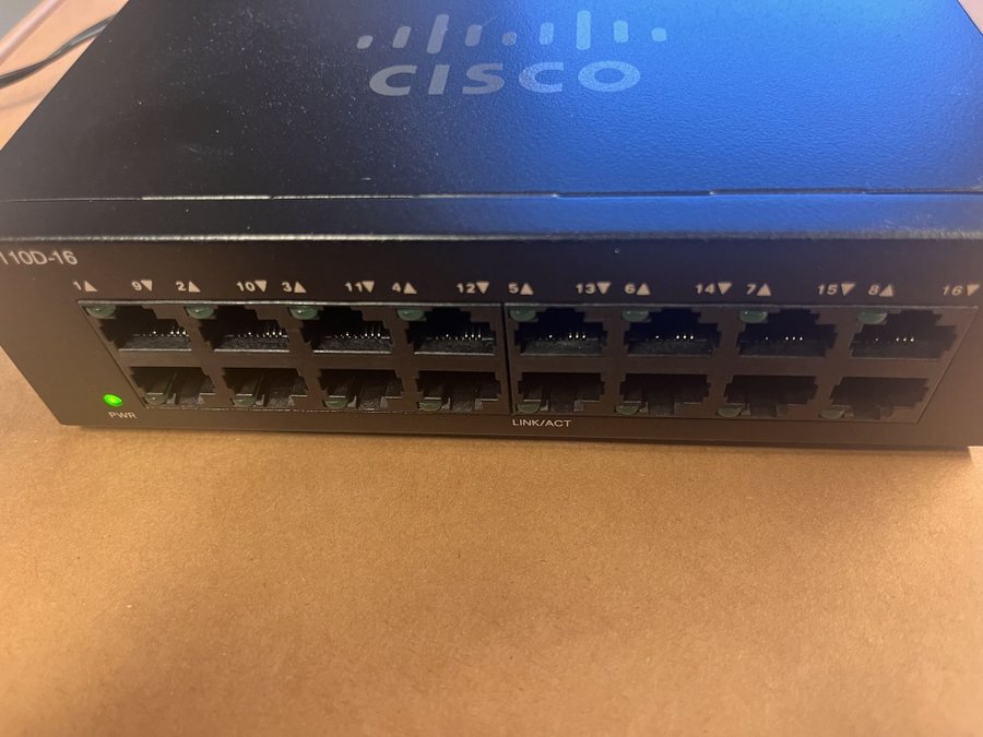 Cisco SF110D-16 16-Port 10/100 Desktop Switch