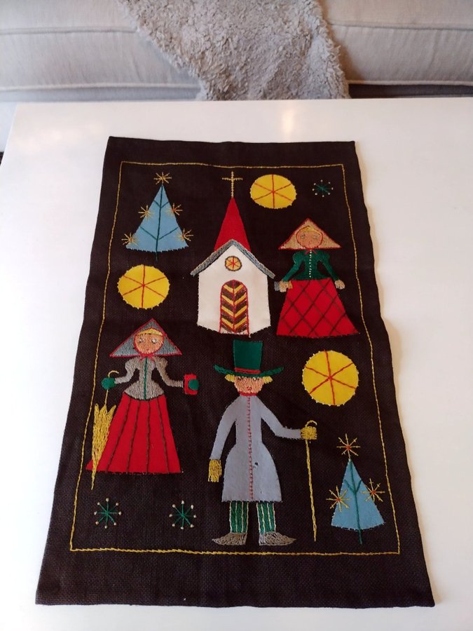 Gammal julbonad med kyrkfolk Julmotiv broderi retro vintage