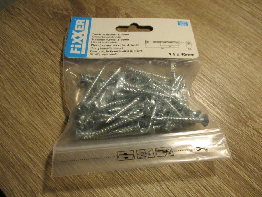 250 st oanvända försänkt förzinkad träskruv m/twist  cutter 4,5x40 mm. Torx 20