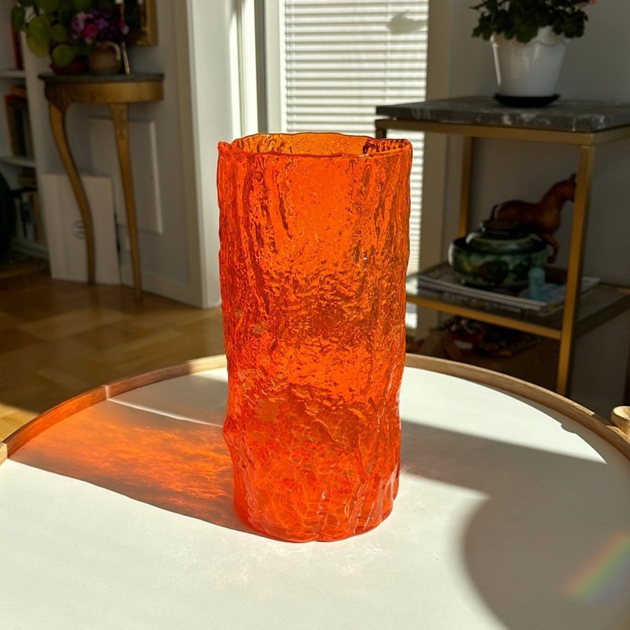 Stor orange glasvas Gösta Sigvard?