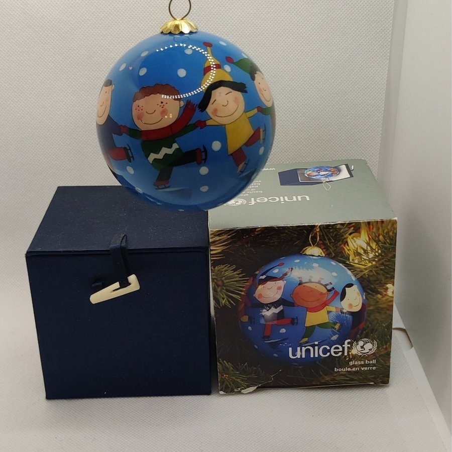 Julgranskula glas UNICEF Världens barn skridskor handpainted julkula