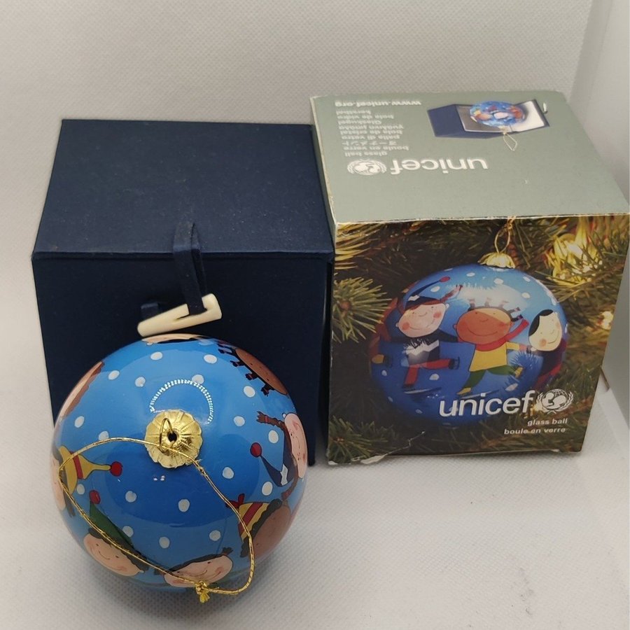 Julgranskula glas UNICEF Världens barn skridskor handpainted julkula