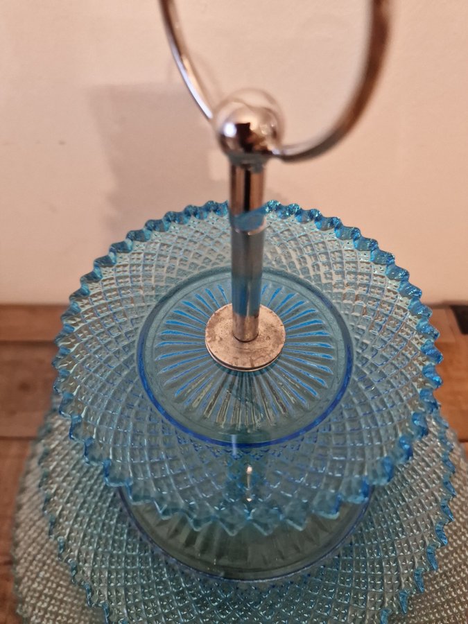 3-vånings tårtfat i blått glas pressglas retro vintage Frankrike 60 talet